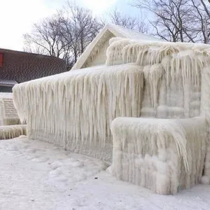 خانه ای با نمایی از یخ