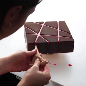 طراحی کیک با اشکال هندسی نامتعارف
